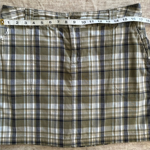 St. John’s Bay Women’s Stretch Plaid Skort - Size 14 - Green and Navy in Color - Picture 6 of 9